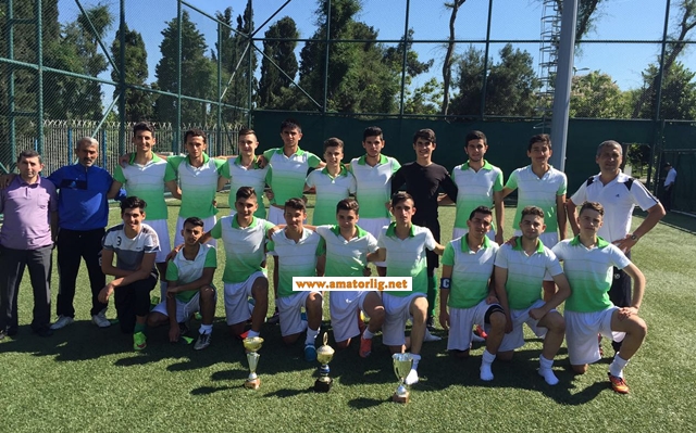 Yeşilılgazspor sezonu 3 kupayla tamamladı