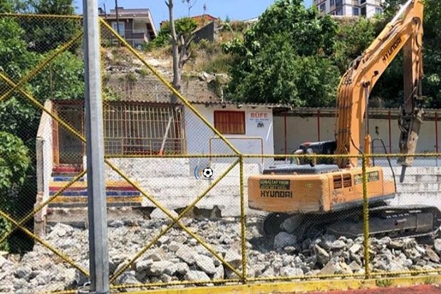 Yıldıztabya Stadının yıkımı başladı
