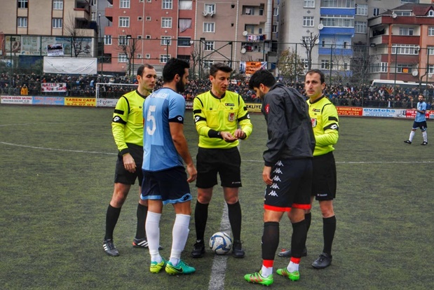 Üst sıraları yakından ilgilendiren maç Yeniköyspor’un