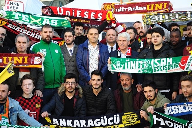 Yüzlerce taraftar Eren ve Mert için toplandı