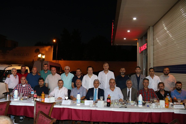 Zeytinburnu Amatör futbol camiası iftarda buluştu