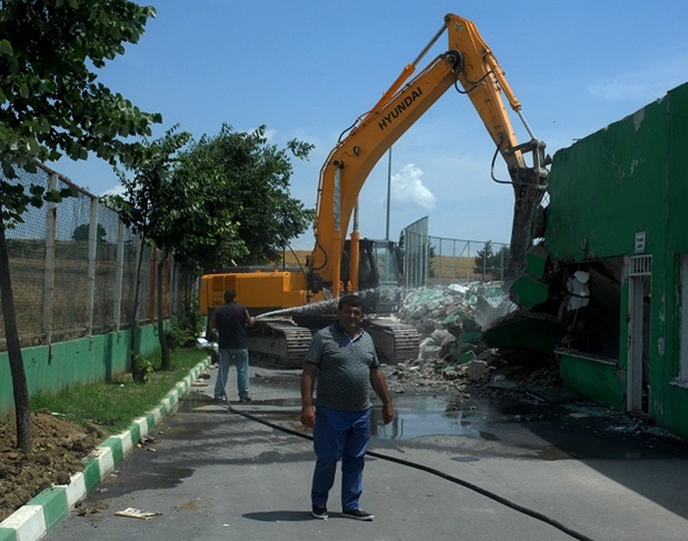 Tepecik Stadının tribünleri yerle bir edildi
