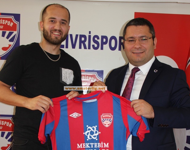 Kanat oyuncusu İbrahim imzasını attı